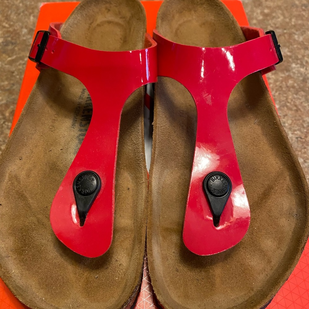 Birkenstock Gizeh Patent leather sandals